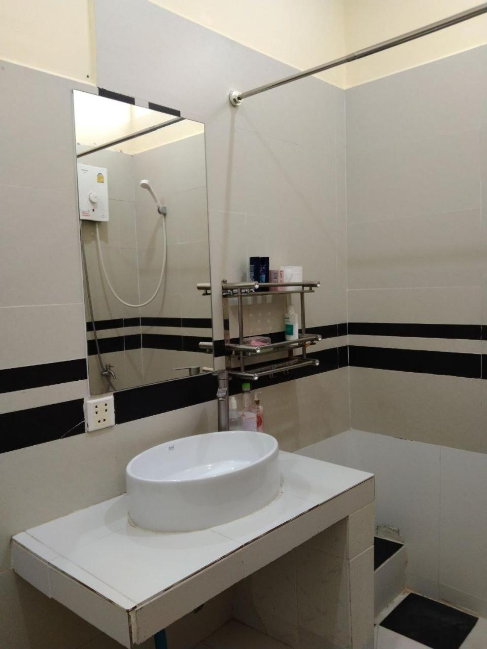 Room 12 - Studio In A Villa 5Mn Walk From The Royal Palace With Swimming Pool Phnom Penh Exterior photo